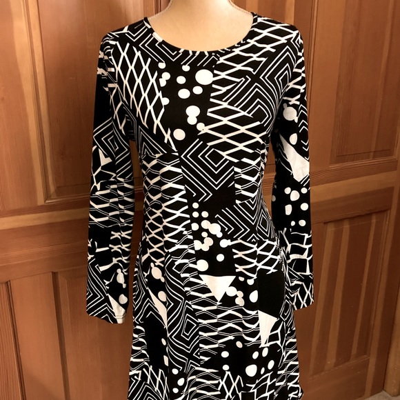 Geo Tee style Bodycon Dress - Picture 12 of 13